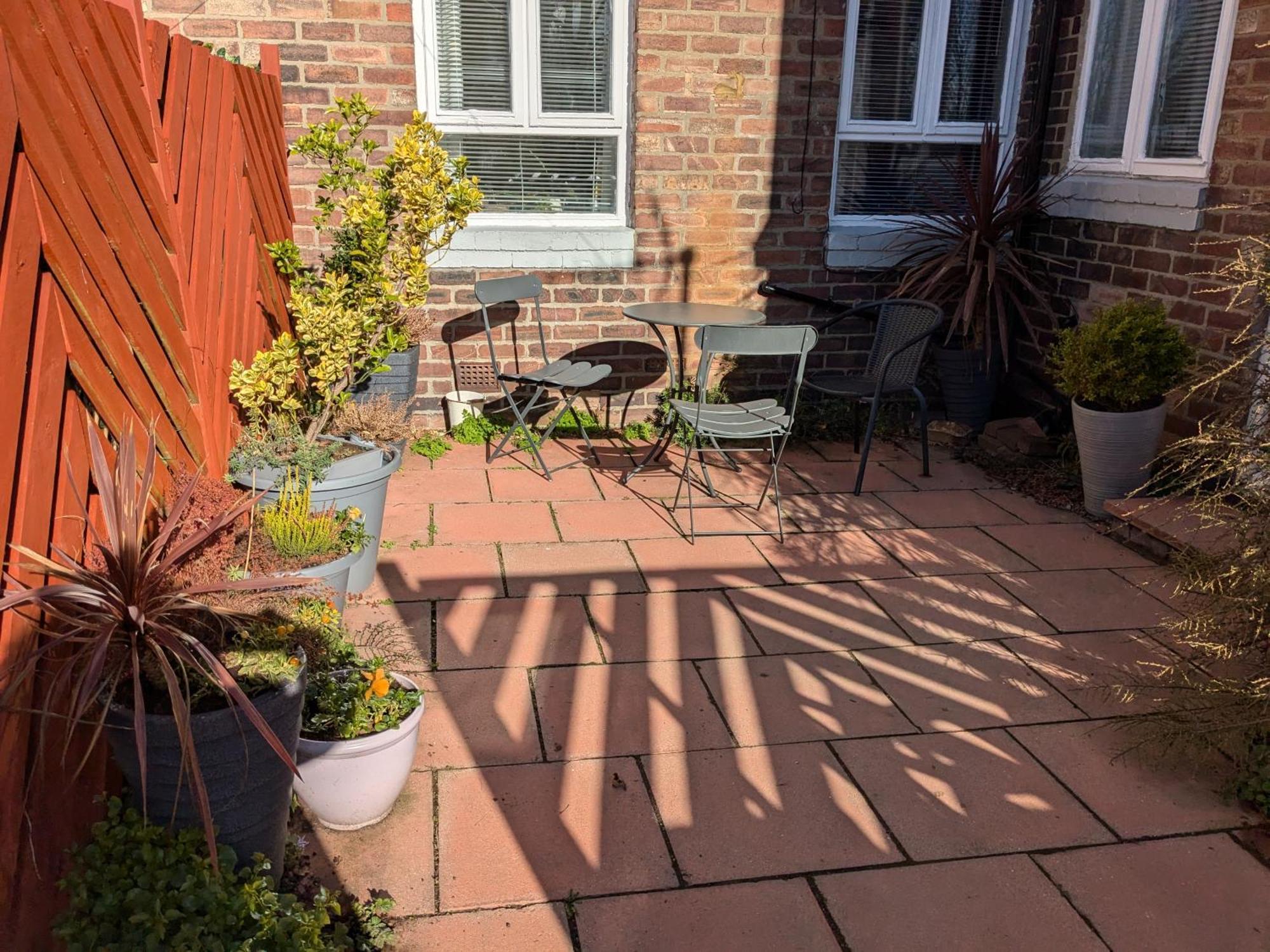 Apartment With Outside Patio And Car Space Durham Exteriér fotografie